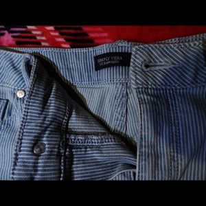 Vera wang mid thigh shorts